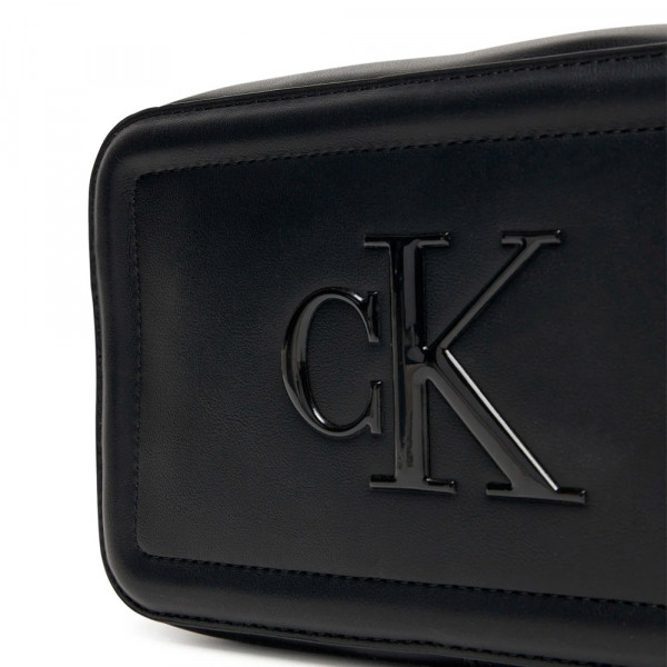 borsa-a-tracolla-con-logo-monogramma-inciso