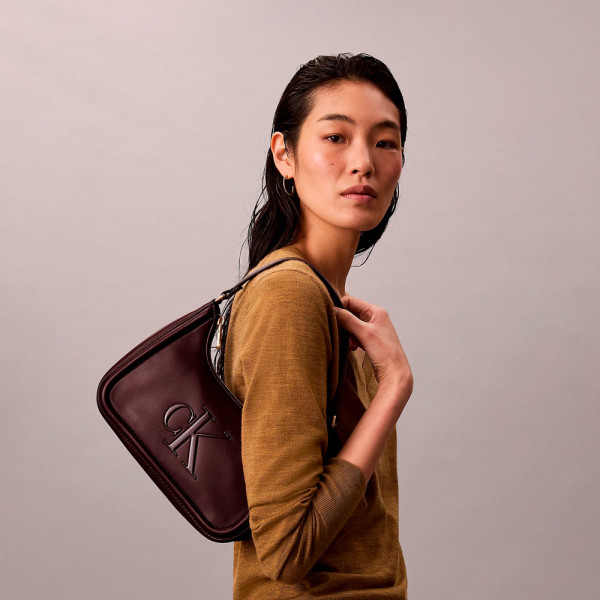 monogram-logo-engraved-shoulder-bag