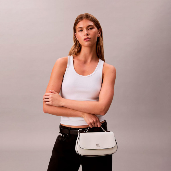 bolso-tote-con-herraje-con-logo-monograma