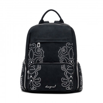 kleiner-rucksack-mit-nietentasche