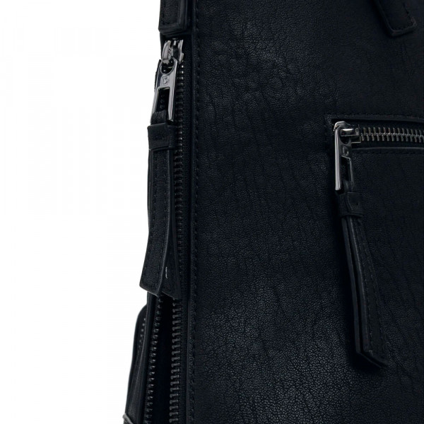 kleiner-rucksack-aus-leder-mit-patch-effekt