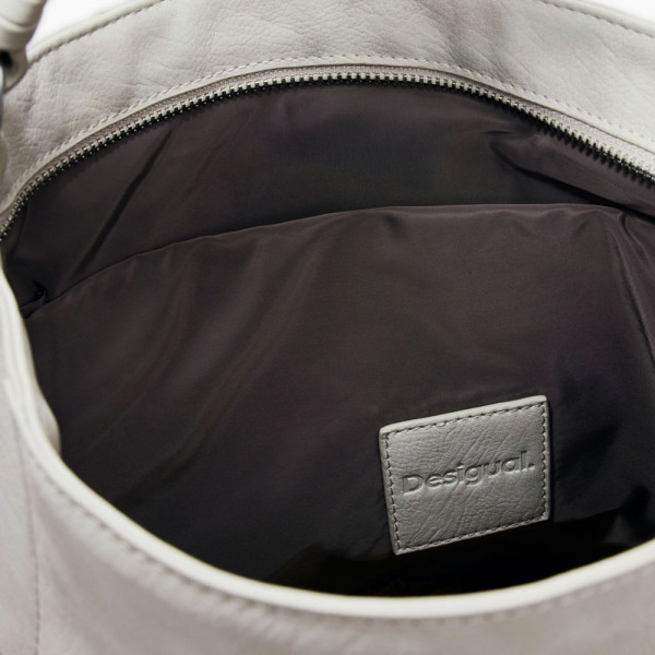 mochila-efecto-piel-logo-grande