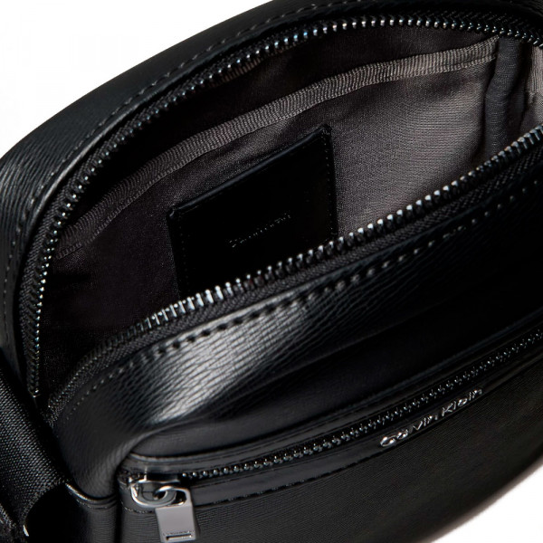 strukturierte-reportertasche-mit-reissverschluss