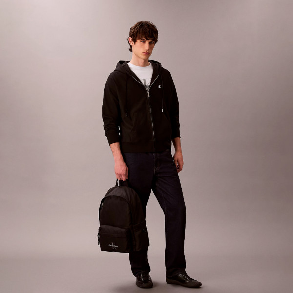sac-a-dos-en-nylon-avec-logo-monogramme