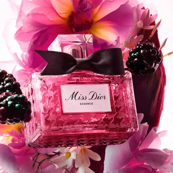 perfume-essence-candied-floral-and-woody-notes