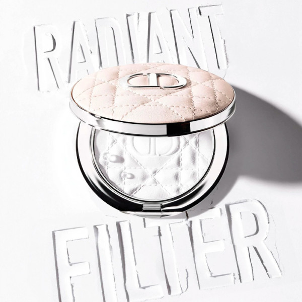 blurring-setting-powder-genomskinlig-lysande-finish