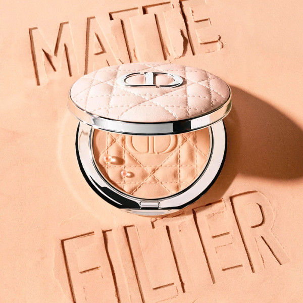 poudre-fixatrice-flottante-fini-mat-imperceptible-lumineux