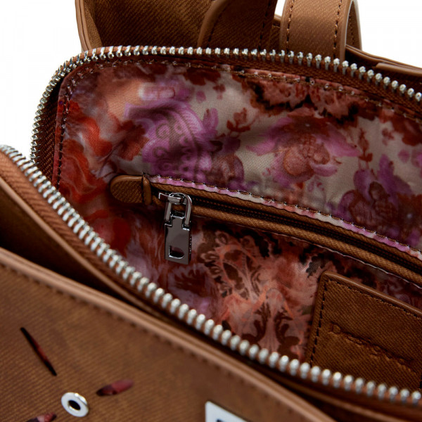kleiner-rucksack-mit-lochmuster-und-nieten