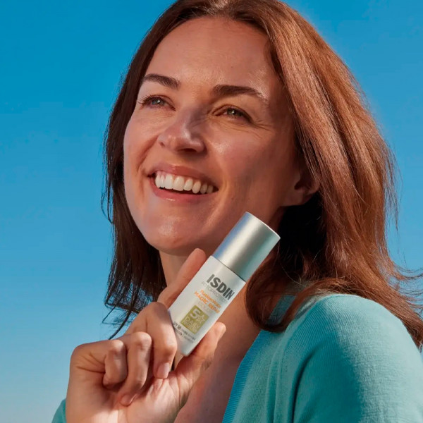 fusion-water-magic-repair-color-spf-50-solcreme-til-ansigtet-med-farve-og-tredobbelt-anti-aging-effekt