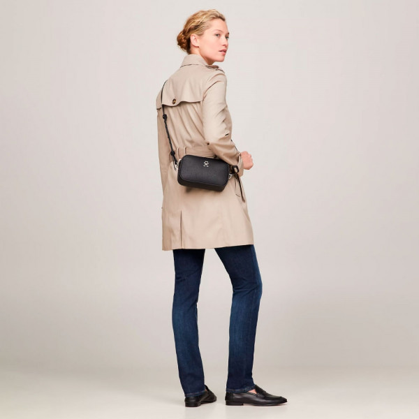 th-emblem-wallet-bag-with-shoulder-straps