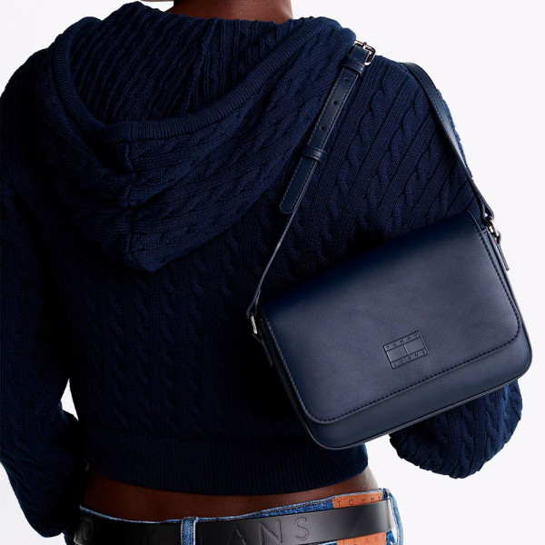 borsa-a-tracolla-essential-con-patta
