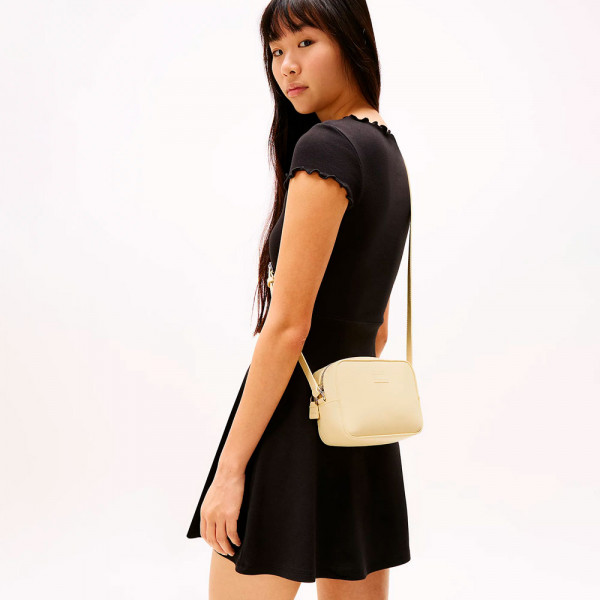bandolera-essential-must-camera