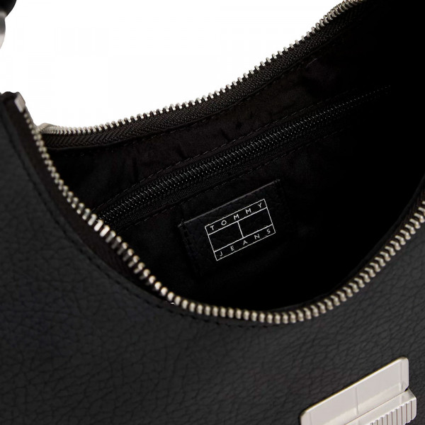 bolso-hobo-con-broche-de-giro-y-logo