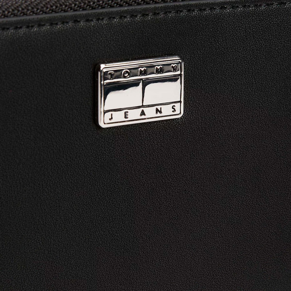 portafoglio-con-cerniera-e-badge
