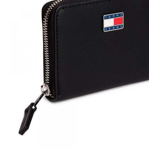 cartera-con-cremallera-perimetral-y-logo