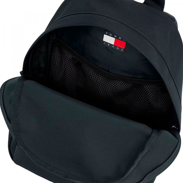 mochila-essencial-com-patch-de-logotipo