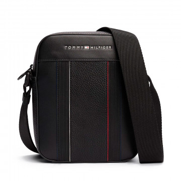 reporter-bag-with-a-mix-of-textures