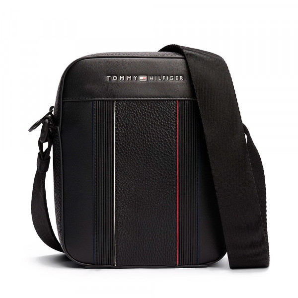 reporter-bag-with-a-mix-of-textures