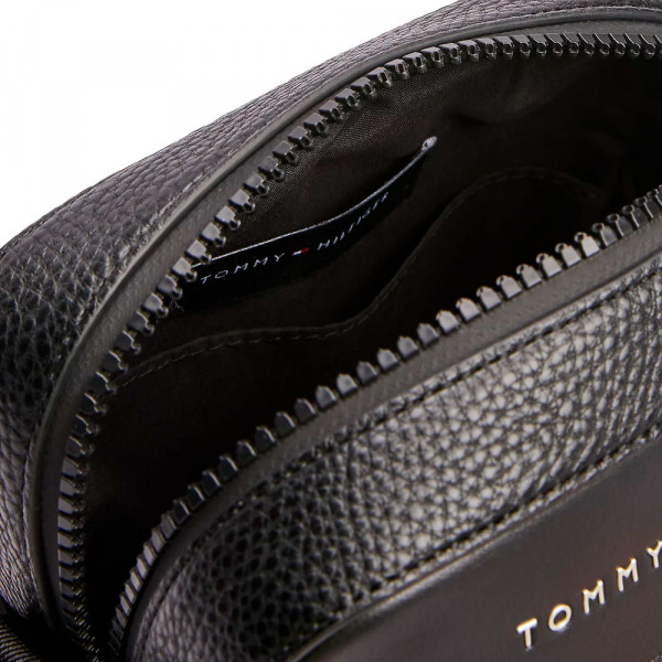 reportertasche-im-texturen-mix
