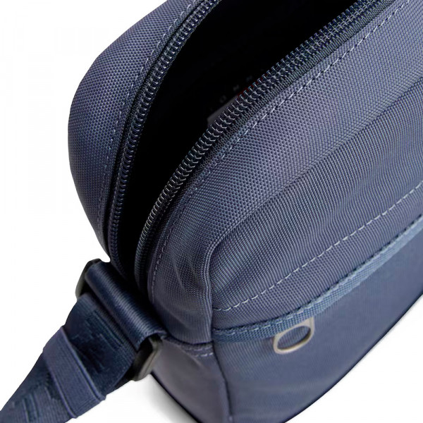 essential-daily-shoulder-bag