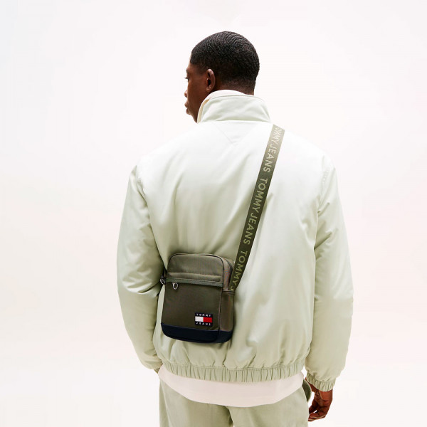essential-daily-crossbody-bag