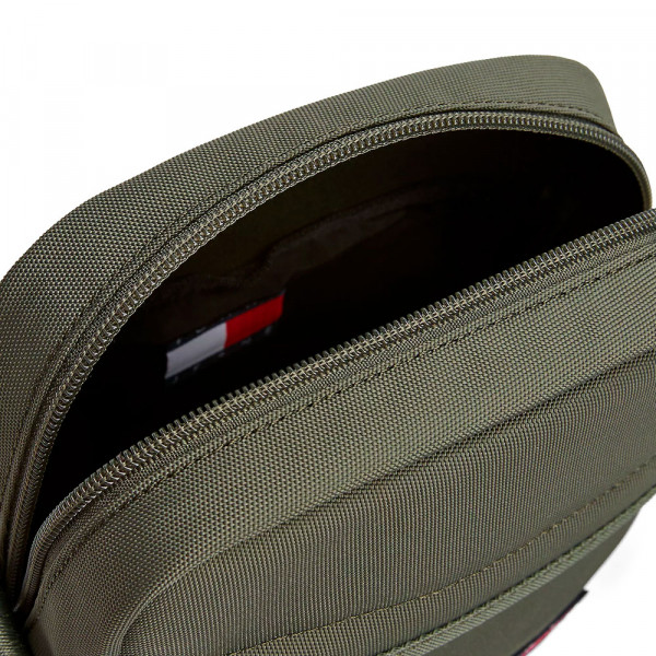 bolsa-transversal-essencial-para-o-dia-a-dia