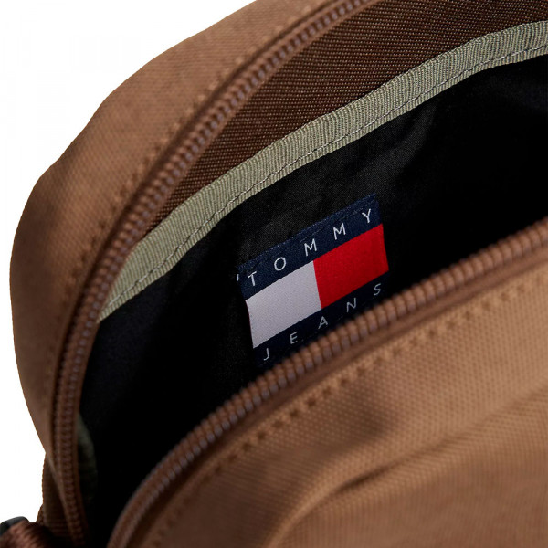 unverzichtbare-reportertasche-mit-aufschrift