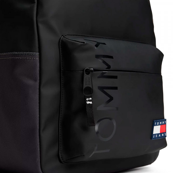 mochila-con-logo-essential