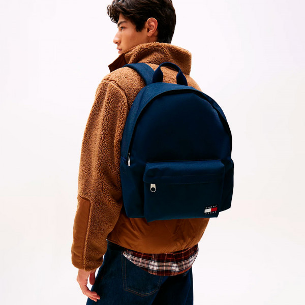 sac-a-dos-avec-logo-essentiel
