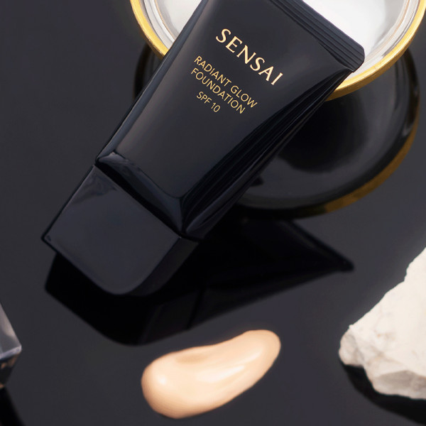 radiant-glow-foundation-spf10-make-up-basis