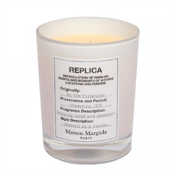 replica-by-the-fireplace-scented-candle