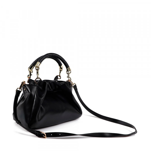 bolsa-de-ombro-com-detalhes-metalicos