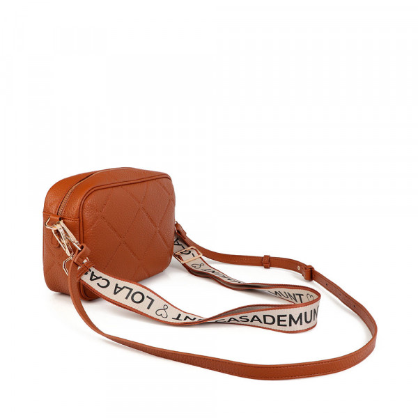 schultertasche-mit-diamant-monogramm