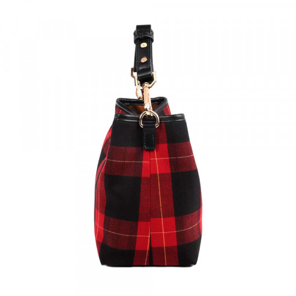 borsa-a-quadri-intrecciata-con-toppa-a-forma-di-scudo