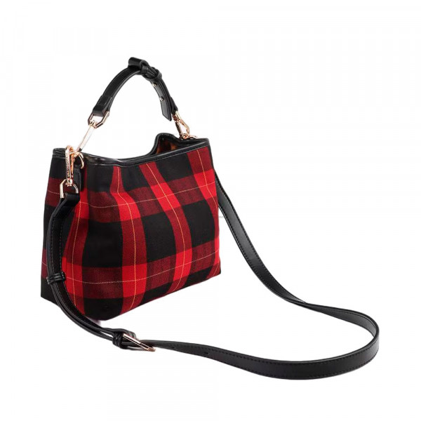 borsa-a-quadri-intrecciata-con-toppa-a-forma-di-scudo