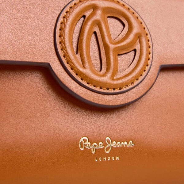 portefeuille-monogramme-en-relief