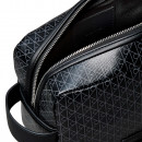 trousse-de-toilette-de-voyage-zippee-avec-logo-monogramme-sur-toute-la-surface