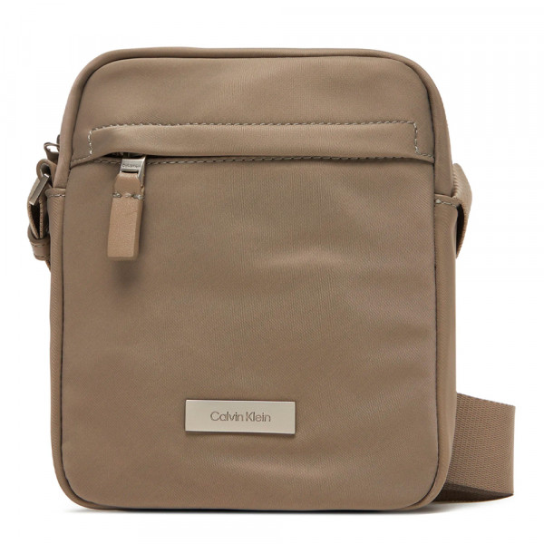 matte-nylon-reporter-bag