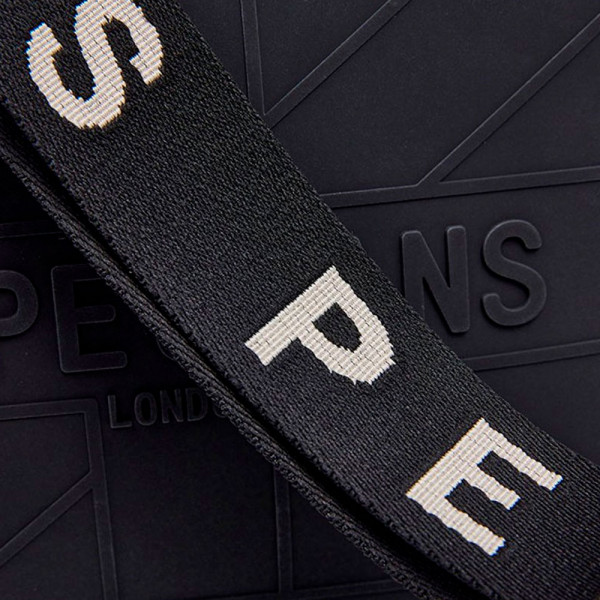 bolsa-com-detalhes-emborrachados