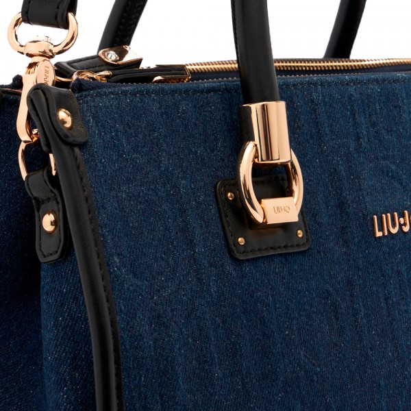 mittelgrosse-tragetasche-aus-denim mittelgrosse-tragetasche-aus-denim