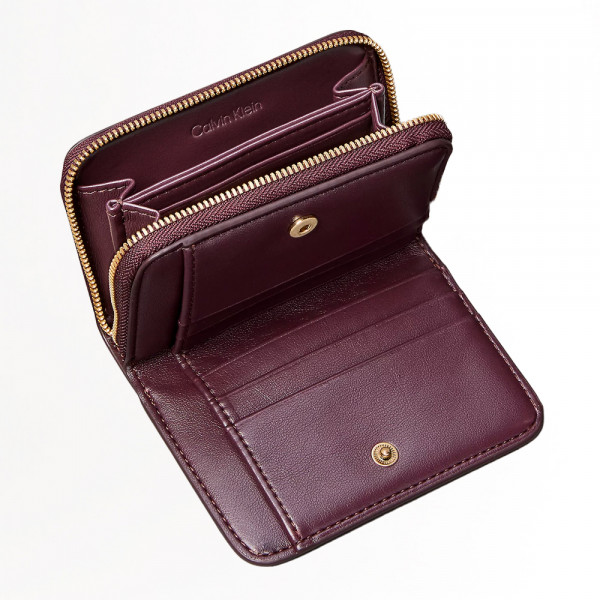 medium-leather-wallet-with-zipper medium-leather-wallet-with-zipper