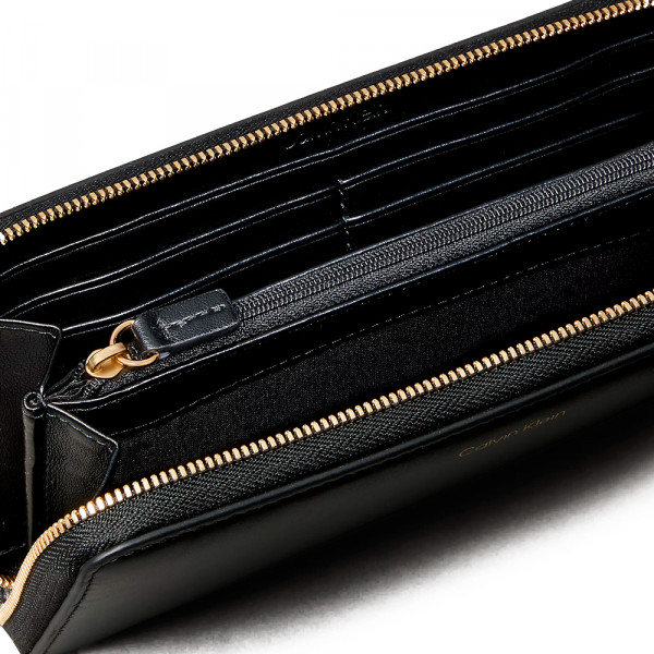 portafoglio-lungo-con-cerniera-e-monogramma portafoglio-lungo-con-cerniera-e-monogramma