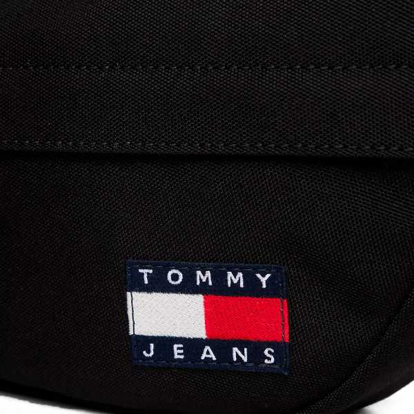 borsa-da-cintura-essenziale-con-scritta borsa-da-cintura-essenziale-con-scritta