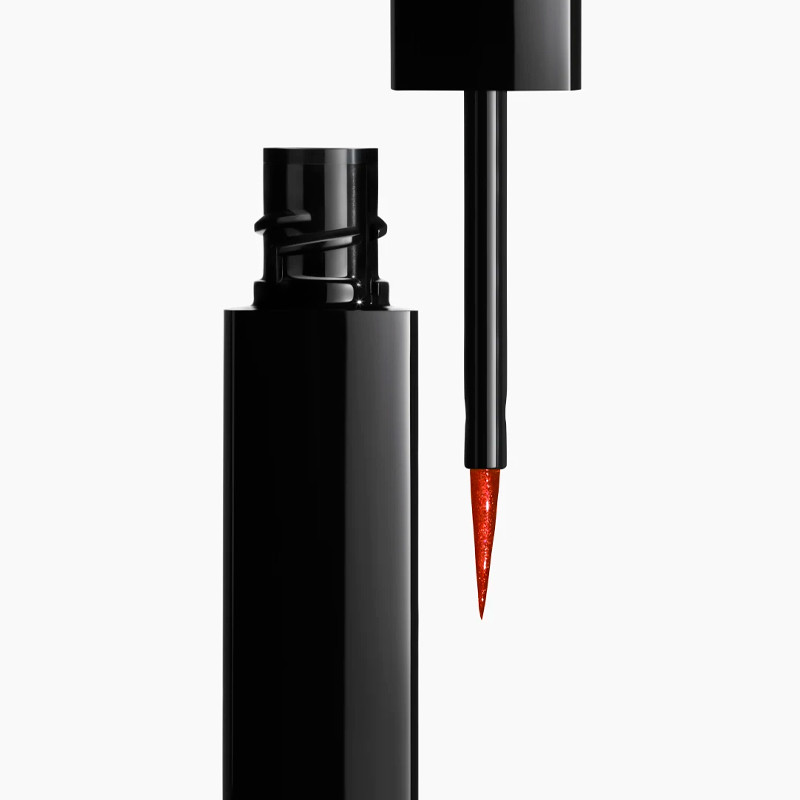 le-liner-de-chanel-zeer-nauwkeurige-langdurige-en-waterdichte-vloeibare-eyeliner