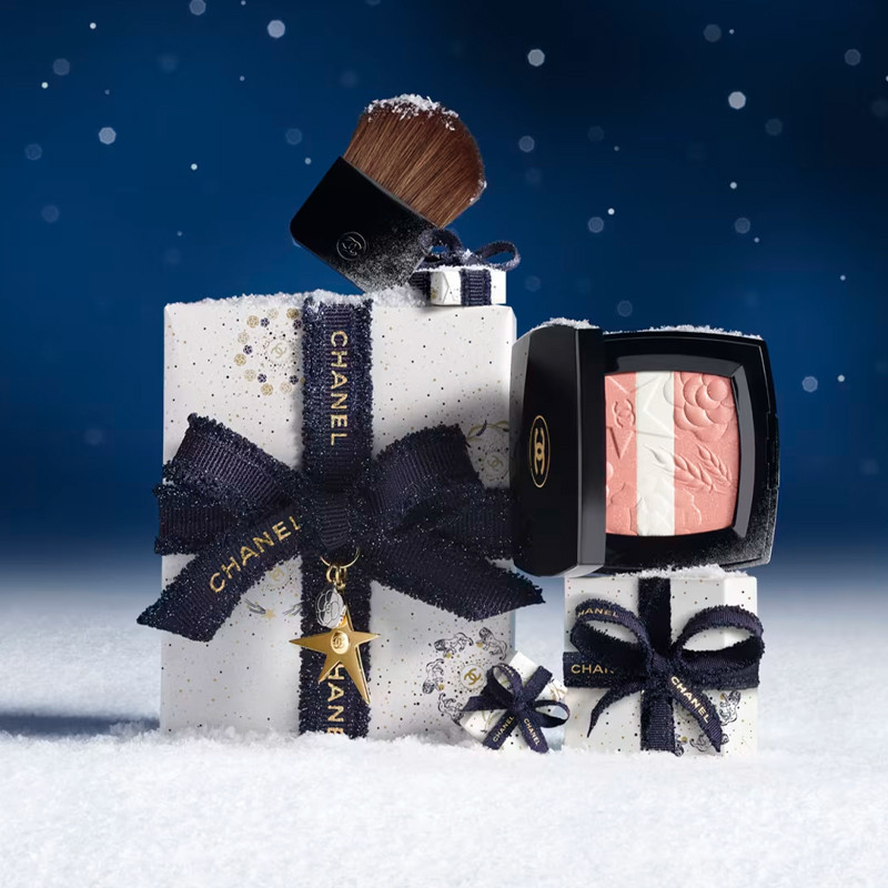 les-signes-de-chanel-blush-em-po-iluminador