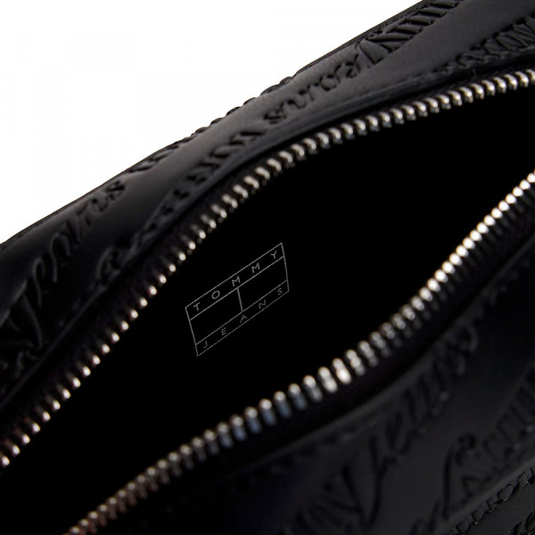 borsa-a-mano-con-logo-in-rilievo