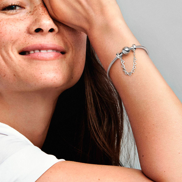 cadena-de-seguridad-corazones-enlazados-792274c00