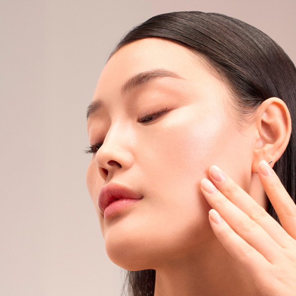 white-caviar-essence-extraordinaire-locion-iluminadora