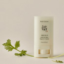 matte-sun-stick-mugwortcamellia-spf-50-pa-ansiktsskyddspinne
