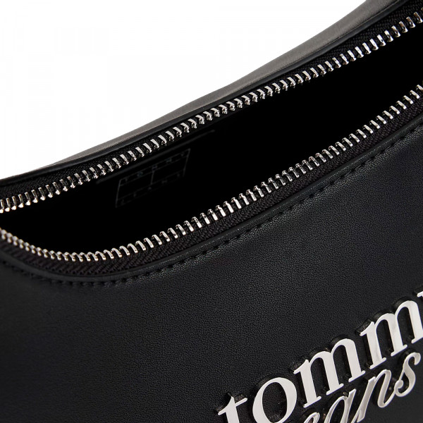 sac-a-bandouliere-avec-logo-metallique